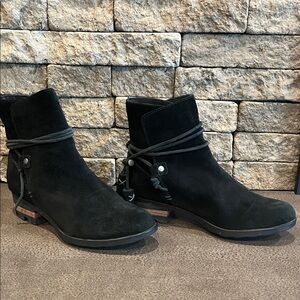 Sorel Black Ankle Booties with Wooden Accents